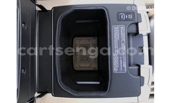 Acheter Import Voiture Toyota Land Cruiser Blanc à Import - Dubai, Hhohho Acheter Import Voiture Toyota Land Cruiser Blanc à Import - Dubai, Hhohho