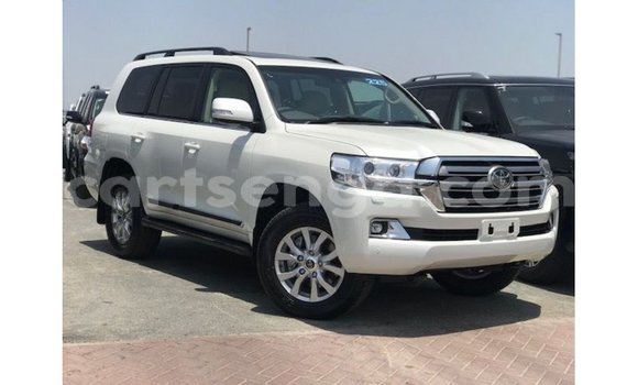 Buy Import Toyota Land Cruiser White Car in Import - Dubai in Hhohho Buy Import Toyota Land Cruiser White Car in Import - Dubai in Hhohho