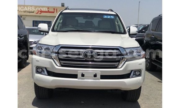 Nunua Imported Toyota Land Cruiser White Gari ndani ya Import - Dubai nchini Hhohho Nunua Imported Toyota Land Cruiser White Gari ndani ya Import - Dubai nchini Hhohho