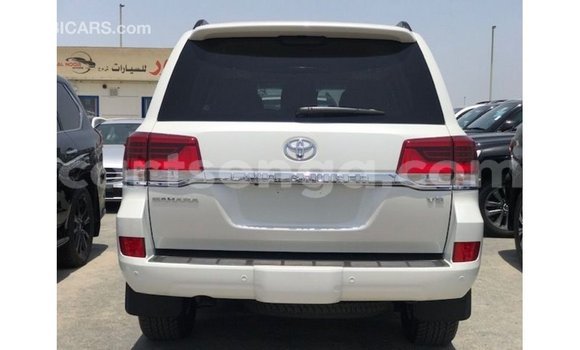 Nunua Imported Toyota Land Cruiser White Gari ndani ya Import - Dubai nchini Hhohho Nunua Imported Toyota Land Cruiser White Gari ndani ya Import - Dubai nchini Hhohho