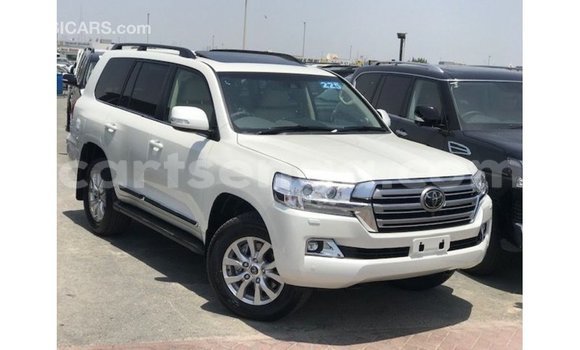Nunua Imported Toyota Land Cruiser White Gari ndani ya Import - Dubai nchini Hhohho Nunua Imported Toyota Land Cruiser White Gari ndani ya Import - Dubai nchini Hhohho