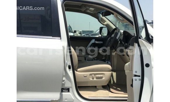 Nunua Imported Toyota Land Cruiser White Gari ndani ya Import - Dubai nchini Hhohho Nunua Imported Toyota Land Cruiser White Gari ndani ya Import - Dubai nchini Hhohho