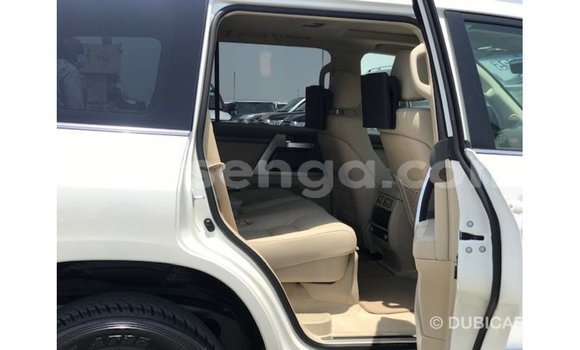 Nunua Imported Toyota Land Cruiser White Gari ndani ya Import - Dubai nchini Hhohho Nunua Imported Toyota Land Cruiser White Gari ndani ya Import - Dubai nchini Hhohho