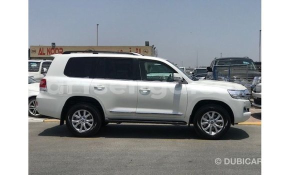 Nunua Imported Toyota Land Cruiser White Gari ndani ya Import - Dubai nchini Hhohho Nunua Imported Toyota Land Cruiser White Gari ndani ya Import - Dubai nchini Hhohho