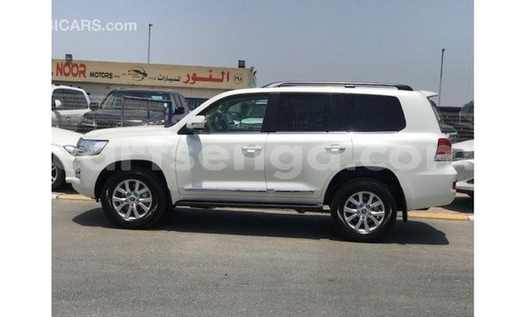 Nunua Imported Toyota Land Cruiser White Gari ndani ya Import - Dubai nchini Hhohho Nunua Imported Toyota Land Cruiser White Gari ndani ya Import - Dubai nchini Hhohho