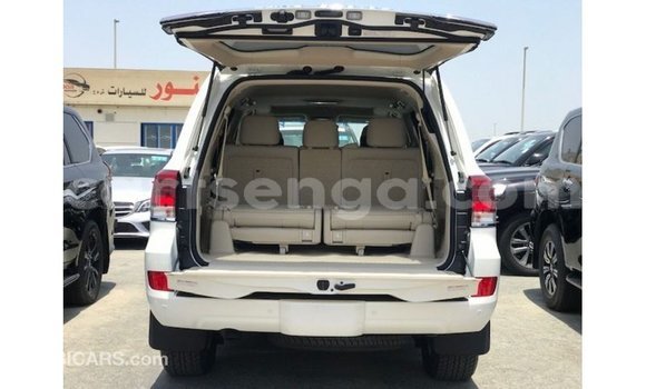 Nunua Imported Toyota Land Cruiser White Gari ndani ya Import - Dubai nchini Hhohho Nunua Imported Toyota Land Cruiser White Gari ndani ya Import - Dubai nchini Hhohho