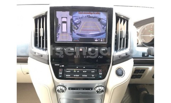 Nunua Imported Toyota Land Cruiser White Gari ndani ya Import - Dubai nchini Hhohho Nunua Imported Toyota Land Cruiser White Gari ndani ya Import - Dubai nchini Hhohho