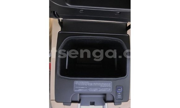 Acheter Import Voiture Toyota Land Cruiser Noir à Import - Dubai, Hhohho Acheter Import Voiture Toyota Land Cruiser Noir à Import - Dubai, Hhohho