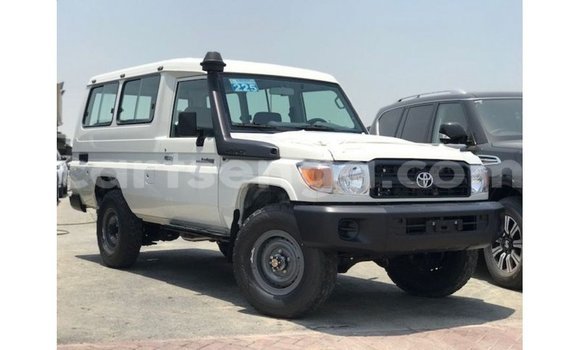 Nunua Imported Toyota Land Cruiser White Gari ndani ya Import - Dubai nchini Hhohho
