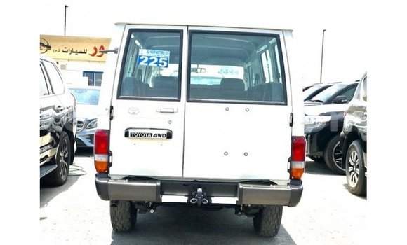 Nunua Imported Toyota Land Cruiser White Gari ndani ya Import - Dubai nchini Hhohho Nunua Imported Toyota Land Cruiser White Gari ndani ya Import - Dubai nchini Hhohho