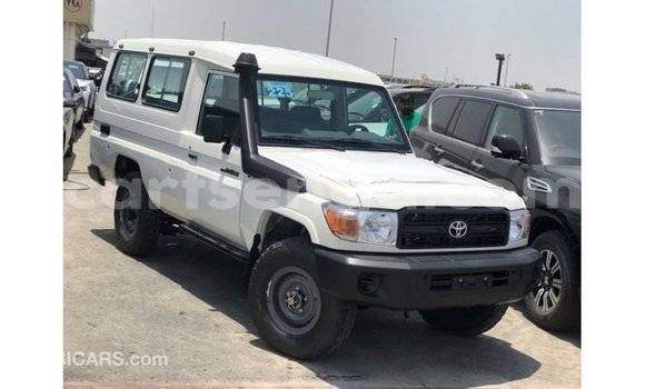 Nunua Imported Toyota Land Cruiser White Gari ndani ya Import - Dubai nchini Hhohho Nunua Imported Toyota Land Cruiser White Gari ndani ya Import - Dubai nchini Hhohho