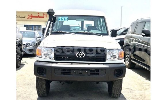 Nunua Imported Toyota Land Cruiser White Gari ndani ya Import - Dubai nchini Hhohho Nunua Imported Toyota Land Cruiser White Gari ndani ya Import - Dubai nchini Hhohho