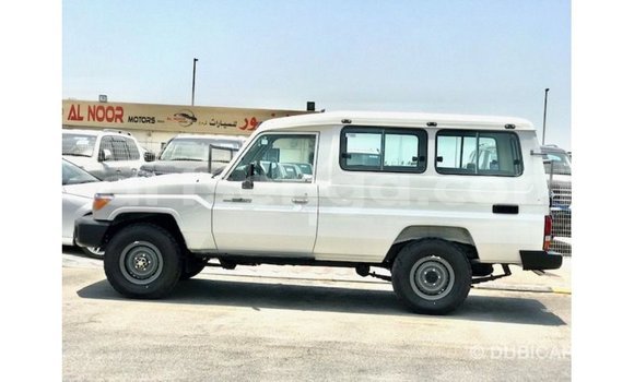 Nunua Imported Toyota Land Cruiser White Gari ndani ya Import - Dubai nchini Hhohho Nunua Imported Toyota Land Cruiser White Gari ndani ya Import - Dubai nchini Hhohho