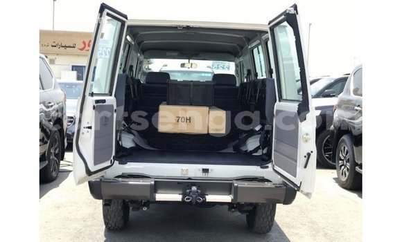 Nunua Imported Toyota Land Cruiser White Gari ndani ya Import - Dubai nchini Hhohho Nunua Imported Toyota Land Cruiser White Gari ndani ya Import - Dubai nchini Hhohho