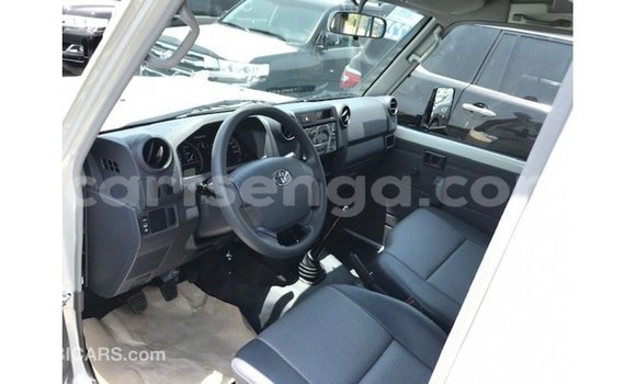 Nunua Imported Toyota Land Cruiser White Gari ndani ya Import - Dubai nchini Hhohho Nunua Imported Toyota Land Cruiser White Gari ndani ya Import - Dubai nchini Hhohho