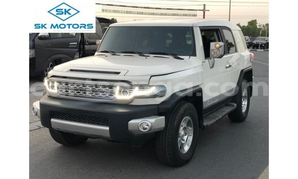 Nunua Imported Toyota FJ Cruiser White Gari ndani ya Import - Dubai nchini Hhohho Nunua Imported Toyota FJ Cruiser White Gari ndani ya Import - Dubai nchini Hhohho