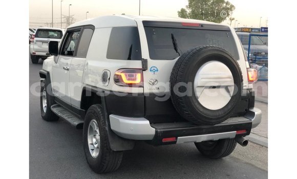 Nunua Imported Toyota FJ Cruiser White Gari ndani ya Import - Dubai nchini Hhohho Nunua Imported Toyota FJ Cruiser White Gari ndani ya Import - Dubai nchini Hhohho