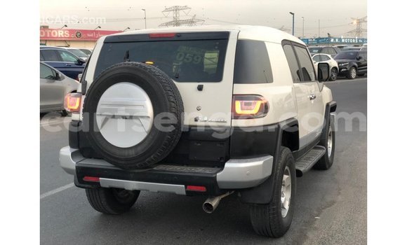 Nunua Imported Toyota FJ Cruiser White Gari ndani ya Import - Dubai nchini Hhohho Nunua Imported Toyota FJ Cruiser White Gari ndani ya Import - Dubai nchini Hhohho