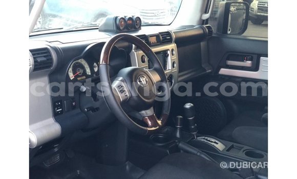 Nunua Imported Toyota FJ Cruiser White Gari ndani ya Import - Dubai nchini Hhohho Nunua Imported Toyota FJ Cruiser White Gari ndani ya Import - Dubai nchini Hhohho