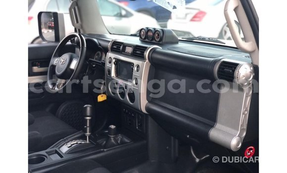 Nunua Imported Toyota FJ Cruiser White Gari ndani ya Import - Dubai nchini Hhohho Nunua Imported Toyota FJ Cruiser White Gari ndani ya Import - Dubai nchini Hhohho