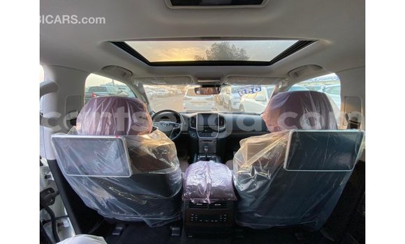 Nunua Imported Toyota Land Cruiser White Gari ndani ya Import - Dubai nchini Hhohho Nunua Imported Toyota Land Cruiser White Gari ndani ya Import - Dubai nchini Hhohho