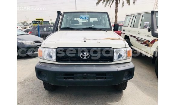 Nunua Imported Toyota Land Cruiser White Gari ndani ya Import - Dubai nchini Hhohho Nunua Imported Toyota Land Cruiser White Gari ndani ya Import - Dubai nchini Hhohho