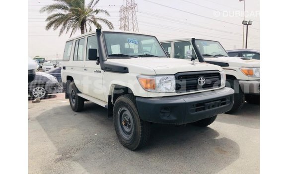Nunua Imported Toyota Land Cruiser White Gari ndani ya Import - Dubai nchini Hhohho Nunua Imported Toyota Land Cruiser White Gari ndani ya Import - Dubai nchini Hhohho