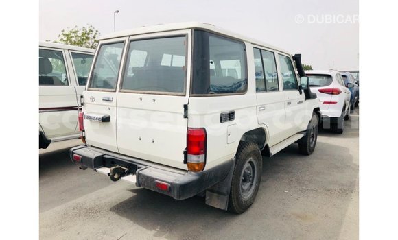 Nunua Imported Toyota Land Cruiser White Gari ndani ya Import - Dubai nchini Hhohho Nunua Imported Toyota Land Cruiser White Gari ndani ya Import - Dubai nchini Hhohho