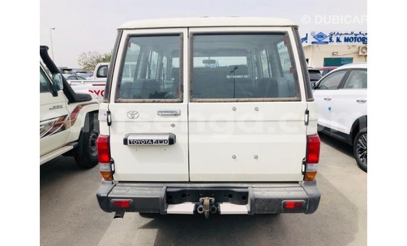 Nunua Imported Toyota Land Cruiser White Gari ndani ya Import - Dubai nchini Hhohho Nunua Imported Toyota Land Cruiser White Gari ndani ya Import - Dubai nchini Hhohho