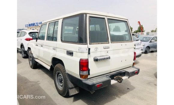 Nunua Imported Toyota Land Cruiser White Gari ndani ya Import - Dubai nchini Hhohho Nunua Imported Toyota Land Cruiser White Gari ndani ya Import - Dubai nchini Hhohho