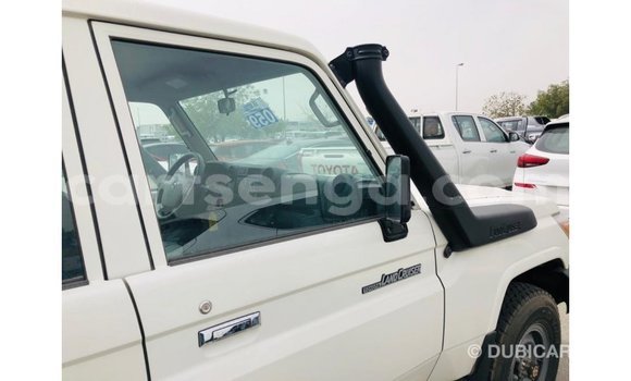 Nunua Imported Toyota Land Cruiser White Gari ndani ya Import - Dubai nchini Hhohho Nunua Imported Toyota Land Cruiser White Gari ndani ya Import - Dubai nchini Hhohho