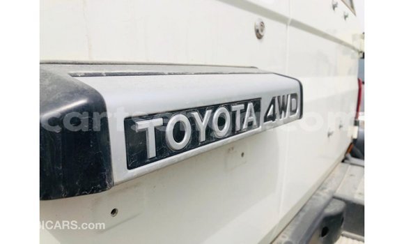 Nunua Imported Toyota Land Cruiser White Gari ndani ya Import - Dubai nchini Hhohho Nunua Imported Toyota Land Cruiser White Gari ndani ya Import - Dubai nchini Hhohho