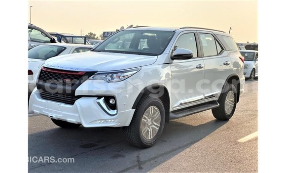 Acheter Import Voiture Toyota Fortuner Blanc à Import - Dubai, Hhohho Acheter Import Voiture Toyota Fortuner Blanc à Import - Dubai, Hhohho