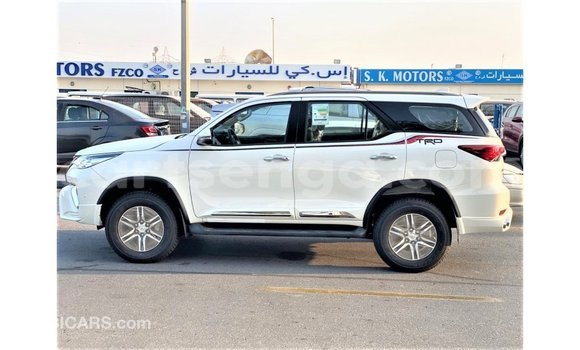 Acheter Import Voiture Toyota Fortuner Blanc à Import - Dubai, Hhohho Acheter Import Voiture Toyota Fortuner Blanc à Import - Dubai, Hhohho