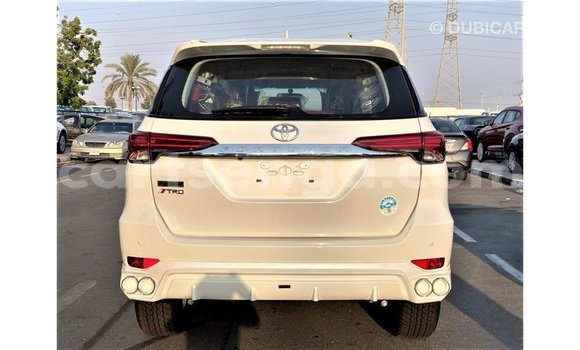Acheter Import Voiture Toyota Fortuner Blanc à Import - Dubai, Hhohho Acheter Import Voiture Toyota Fortuner Blanc à Import - Dubai, Hhohho