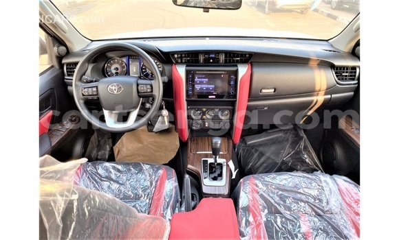 Acheter Import Voiture Toyota Fortuner Blanc à Import - Dubai, Hhohho Acheter Import Voiture Toyota Fortuner Blanc à Import - Dubai, Hhohho