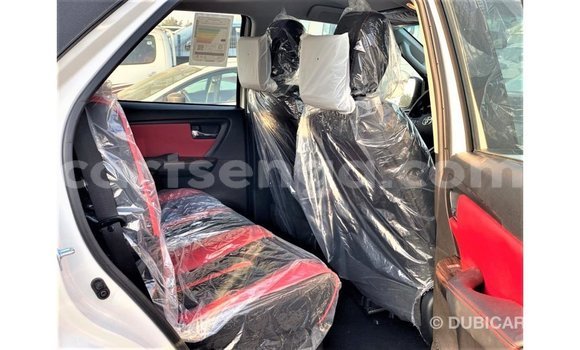 Acheter Import Voiture Toyota Fortuner Blanc à Import - Dubai, Hhohho Acheter Import Voiture Toyota Fortuner Blanc à Import - Dubai, Hhohho