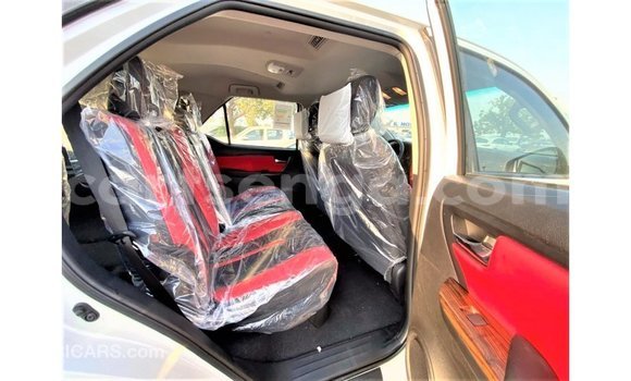 Acheter Import Voiture Toyota Fortuner Blanc à Import - Dubai, Hhohho Acheter Import Voiture Toyota Fortuner Blanc à Import - Dubai, Hhohho