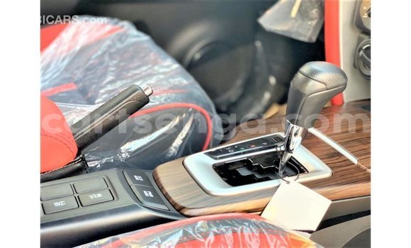 Acheter Import Voiture Toyota Fortuner Blanc à Import - Dubai, Hhohho Acheter Import Voiture Toyota Fortuner Blanc à Import - Dubai, Hhohho