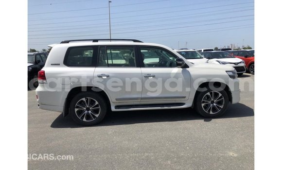 Acheter Import Voiture Toyota Land Cruiser Blanc à Import - Dubai, Hhohho Acheter Import Voiture Toyota Land Cruiser Blanc à Import - Dubai, Hhohho