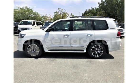 Acheter Import Voiture Toyota Land Cruiser Blanc à Import - Dubai, Hhohho Acheter Import Voiture Toyota Land Cruiser Blanc à Import - Dubai, Hhohho