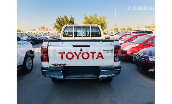 Nunua Imported Toyota Hilux White Gari ndani ya Import - Dubai nchini Hhohho Nunua Imported Toyota Hilux White Gari ndani ya Import - Dubai nchini Hhohho