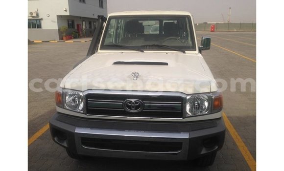 Nunua Imported Toyota Land Cruiser White Gari ndani ya Import - Dubai nchini Hhohho Nunua Imported Toyota Land Cruiser White Gari ndani ya Import - Dubai nchini Hhohho
