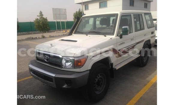 Acheter Import Voiture Toyota Land Cruiser Blanc à Import - Dubai, Hhohho Acheter Import Voiture Toyota Land Cruiser Blanc à Import - Dubai, Hhohho