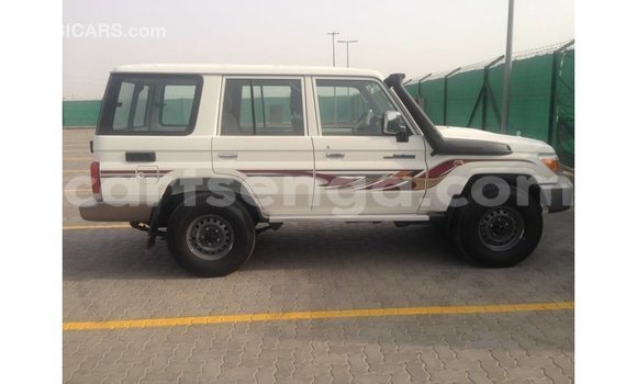 Acheter Import Voiture Toyota Land Cruiser Blanc à Import - Dubai, Hhohho Acheter Import Voiture Toyota Land Cruiser Blanc à Import - Dubai, Hhohho
