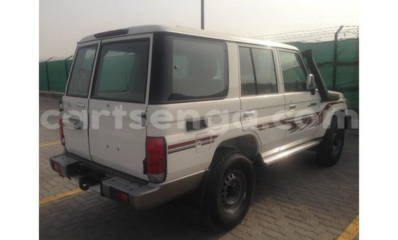 Acheter Import Voiture Toyota Land Cruiser Blanc à Import - Dubai, Hhohho Acheter Import Voiture Toyota Land Cruiser Blanc à Import - Dubai, Hhohho