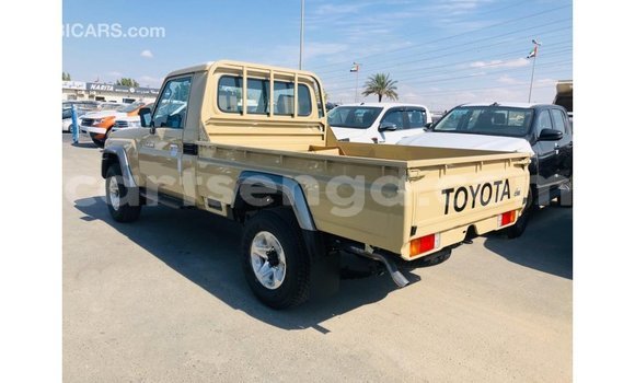 Nunua Imported Toyota Land Cruiser Beige Gari ndani ya Import - Dubai nchini Hhohho Nunua Imported Toyota Land Cruiser Beige Gari ndani ya Import - Dubai nchini Hhohho