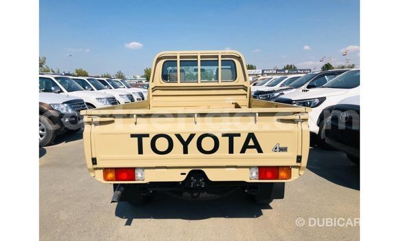 Nunua Imported Toyota Land Cruiser Beige Gari ndani ya Import - Dubai nchini Hhohho Nunua Imported Toyota Land Cruiser Beige Gari ndani ya Import - Dubai nchini Hhohho