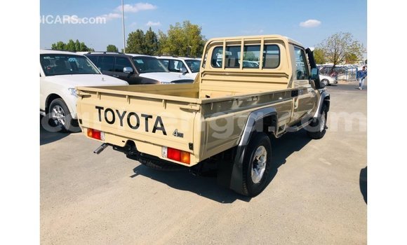 Nunua Imported Toyota Land Cruiser Beige Gari ndani ya Import - Dubai nchini Hhohho Nunua Imported Toyota Land Cruiser Beige Gari ndani ya Import - Dubai nchini Hhohho