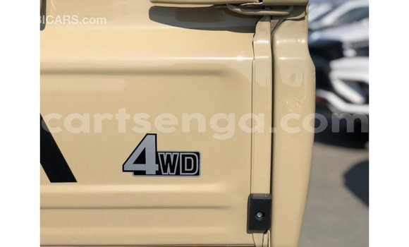 Nunua Imported Toyota Land Cruiser Beige Gari ndani ya Import - Dubai nchini Hhohho Nunua Imported Toyota Land Cruiser Beige Gari ndani ya Import - Dubai nchini Hhohho